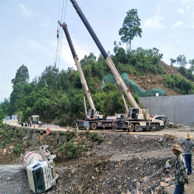 志仲镇汽车掉沟里叫吊车救援要多少钱