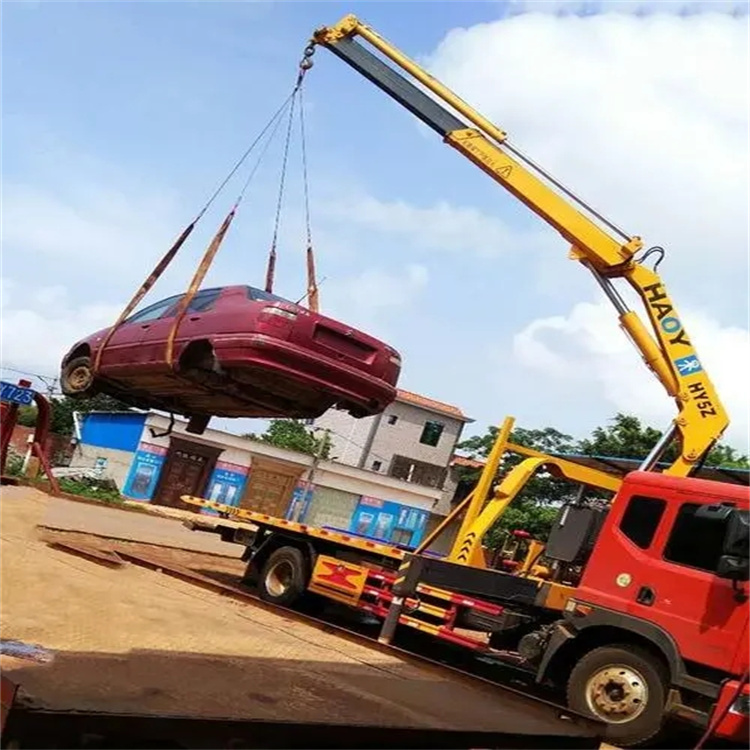 志仲镇吊车吊汽车的正确方法